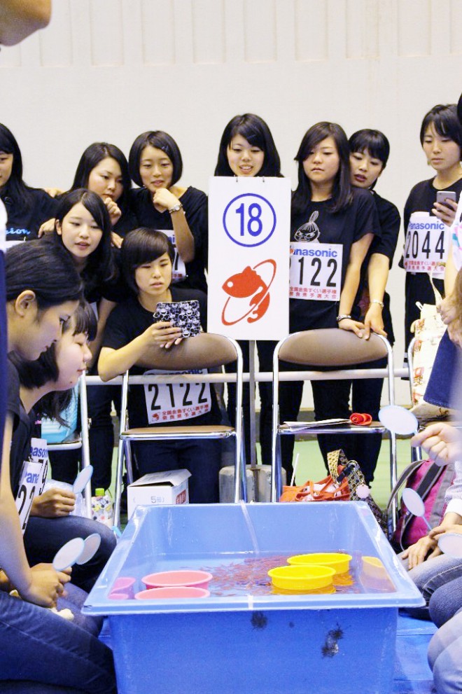 に　金魚すくい４