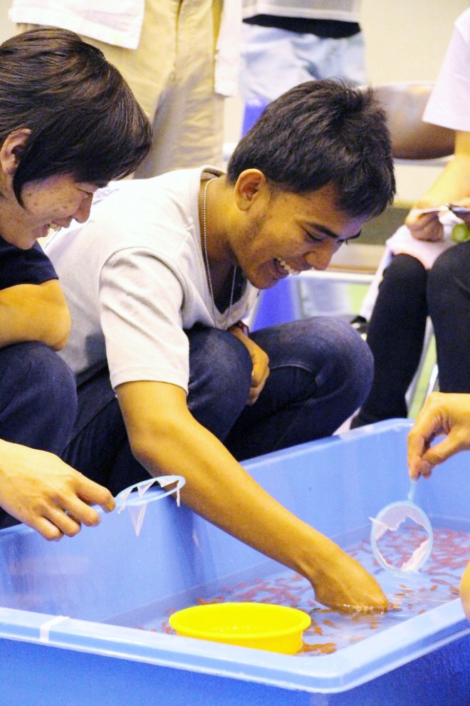 ね　金魚すくい２